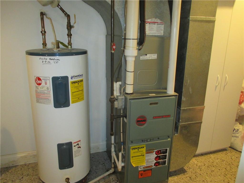 1319 Riverside Drive, Unit 100 Beaver, PA 15009 - Photo 24 of 25 a bathroom with a toilet and a shower