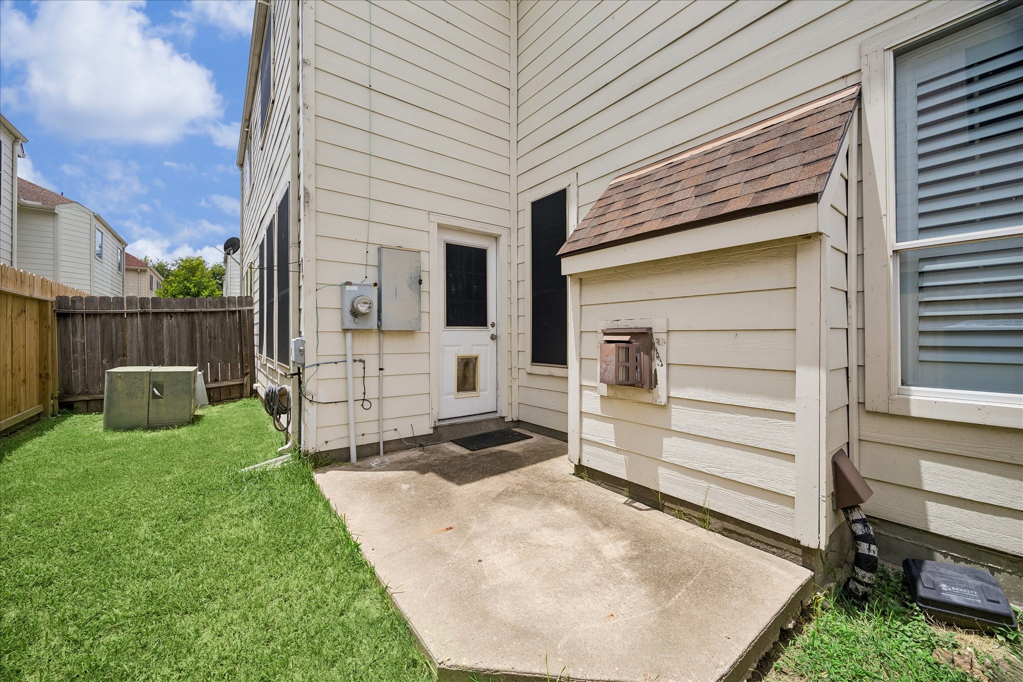 7403 Hollister Ridge Houston, TX 77040 - Photo 12 of 12 a view of a backyard with a chair and a tables