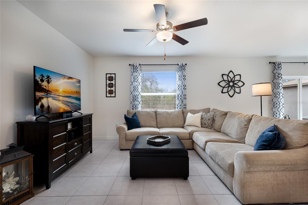 5552 Blue Azure Drive Wimauma, FL 33598 - Photo 6 of 63