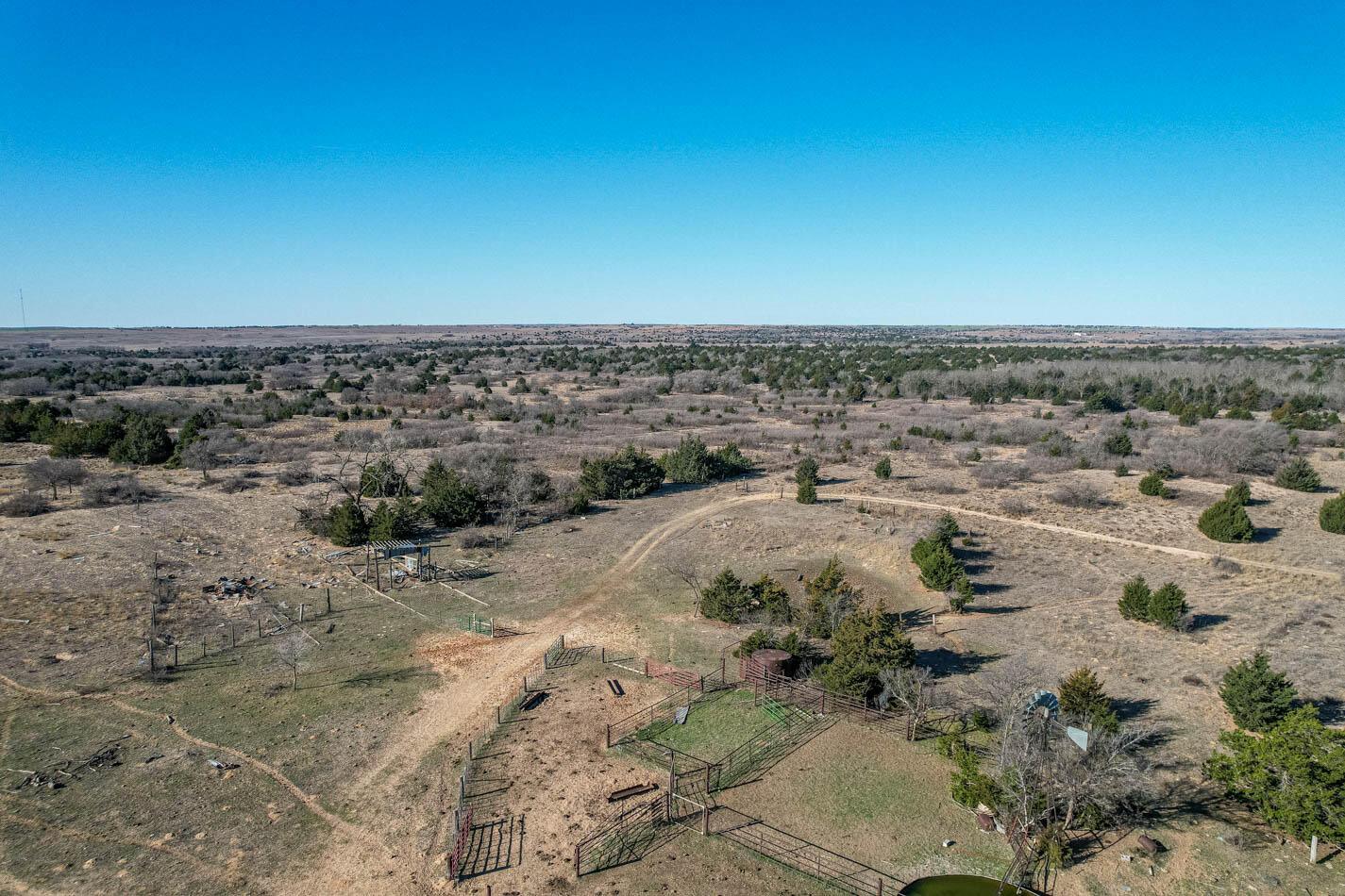 6643 Co Rd 7 Shamrock, TX 79079 - Photo 29 of 55 a view of a big yard