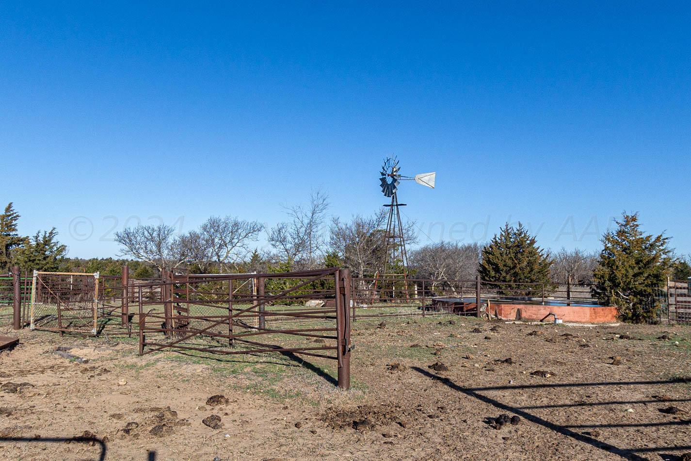 6643 Co Rd 7 Shamrock, TX 79079 - Photo 9 of 55 a view of a outdoor space
