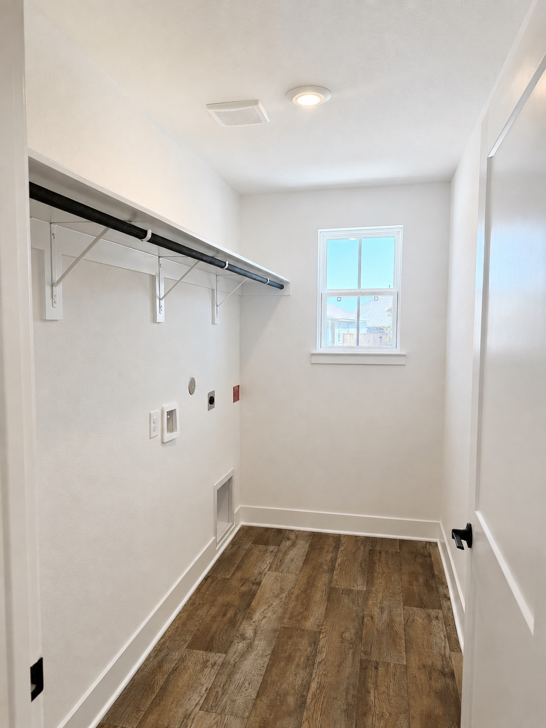9316 Hard Rock Road Conroe, TX 77303 - Photo 2 of 13 Laundry Room