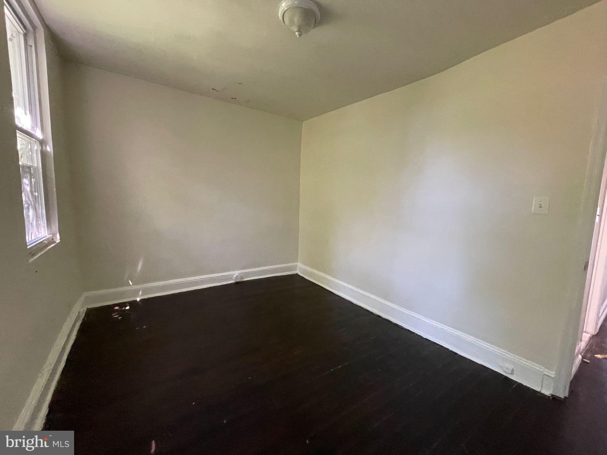 230 Collins Avenue Baltimore, MD 21229 - Photo 12 of 16