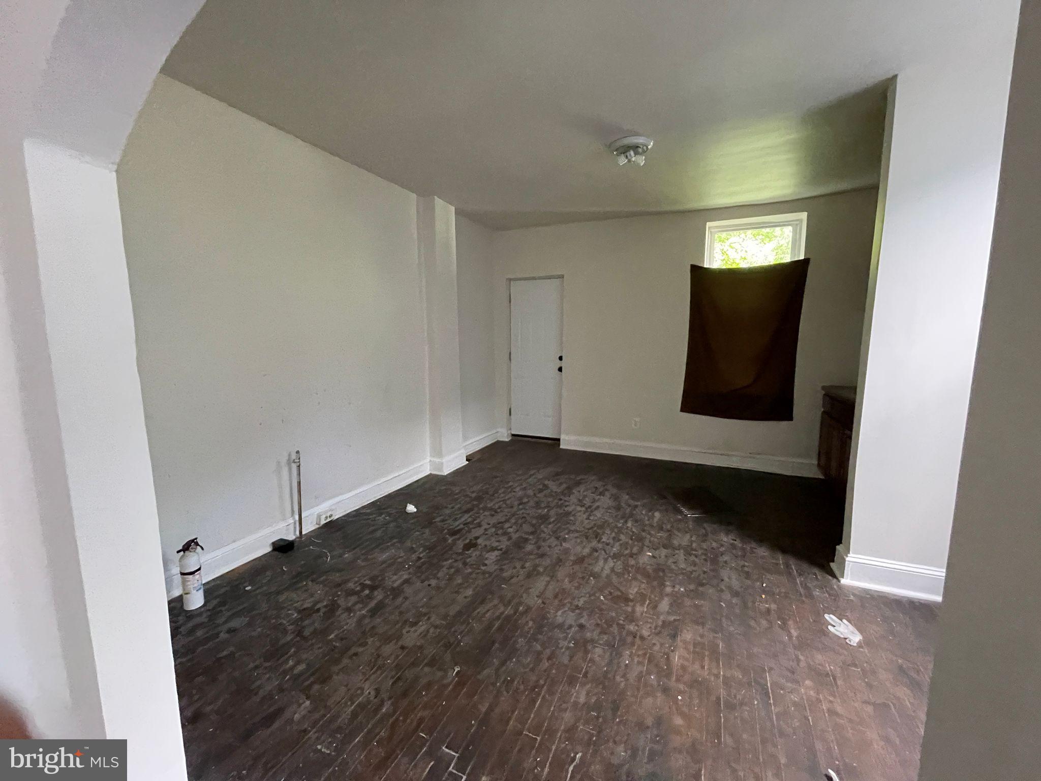 230 Collins Avenue Baltimore, MD 21229 - Photo 5 of 16