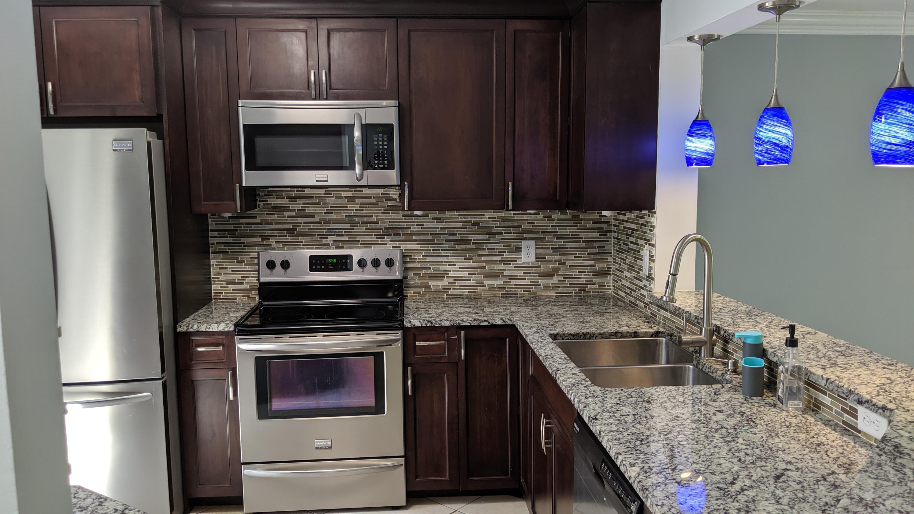 6288 Walk Circle Boca Raton, FL 33433 - Photo 3 of 25 Kitchen