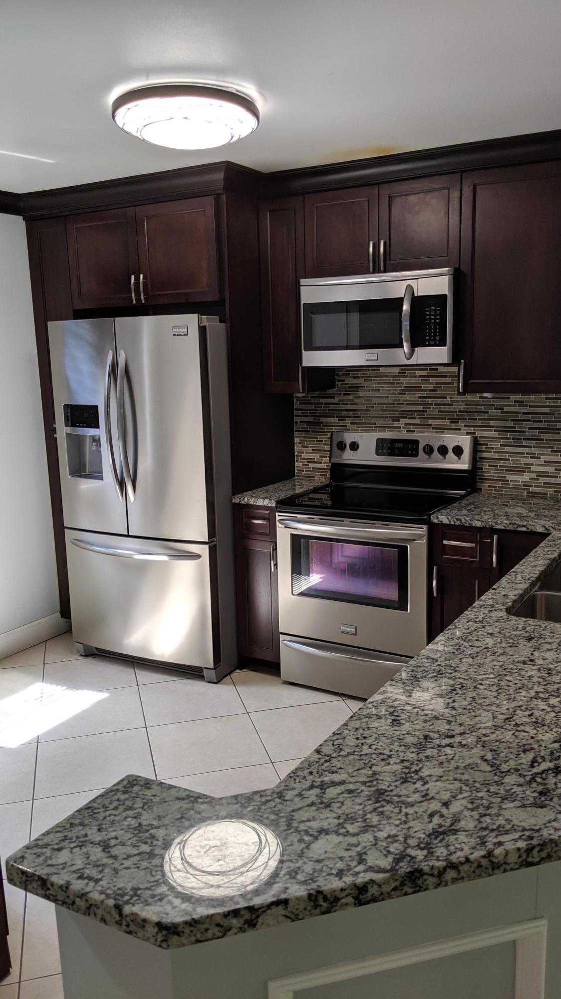 6288 Walk Circle Boca Raton, FL 33433 - Photo 5 of 25 Kitchen