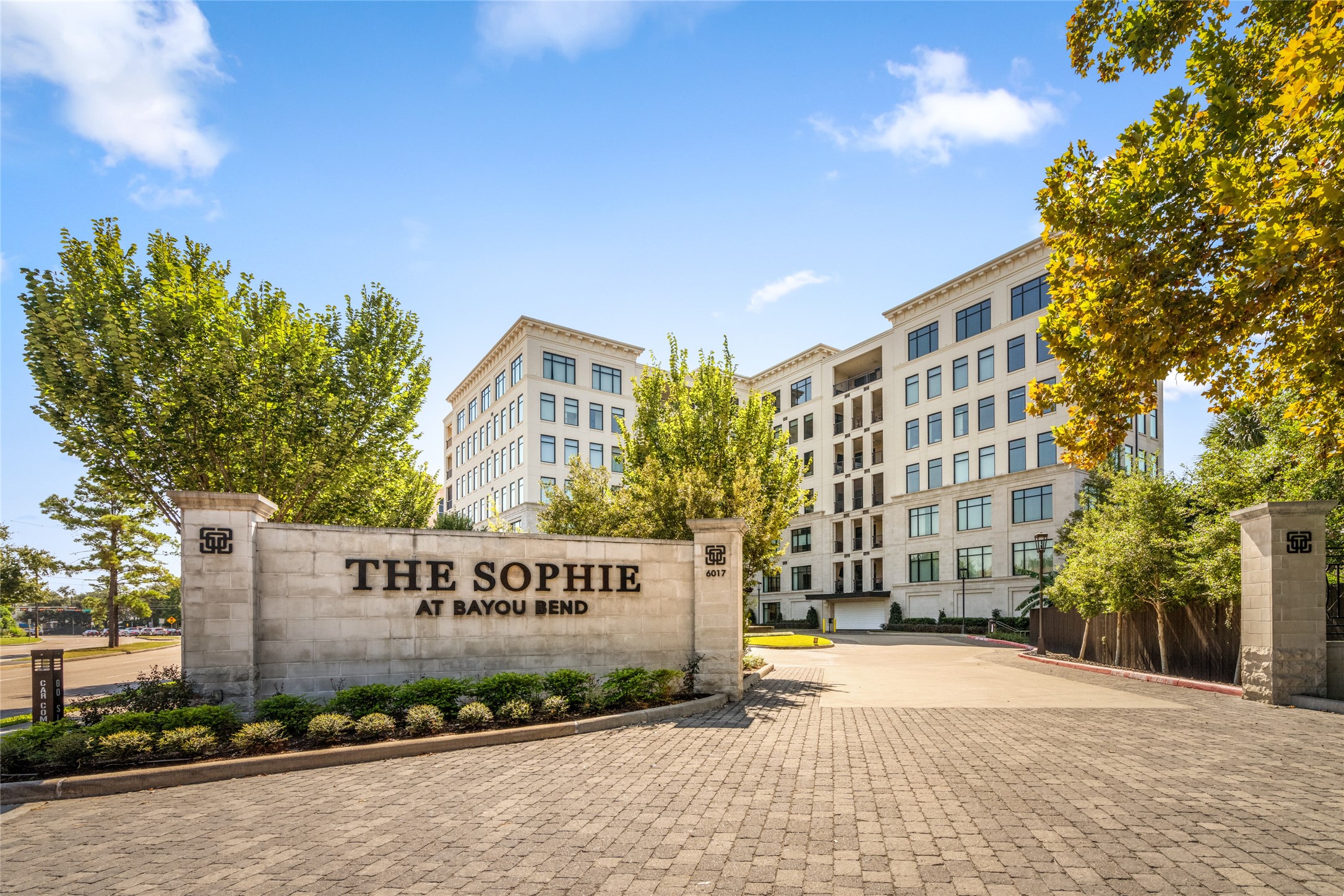 6017 Memorial Drive, Unit 202 Houston, TX 77007 - Photo 31 of 36 A stately mid-rise with easy access to Downtown, Memorial Park, 610, River Oaks and much more!