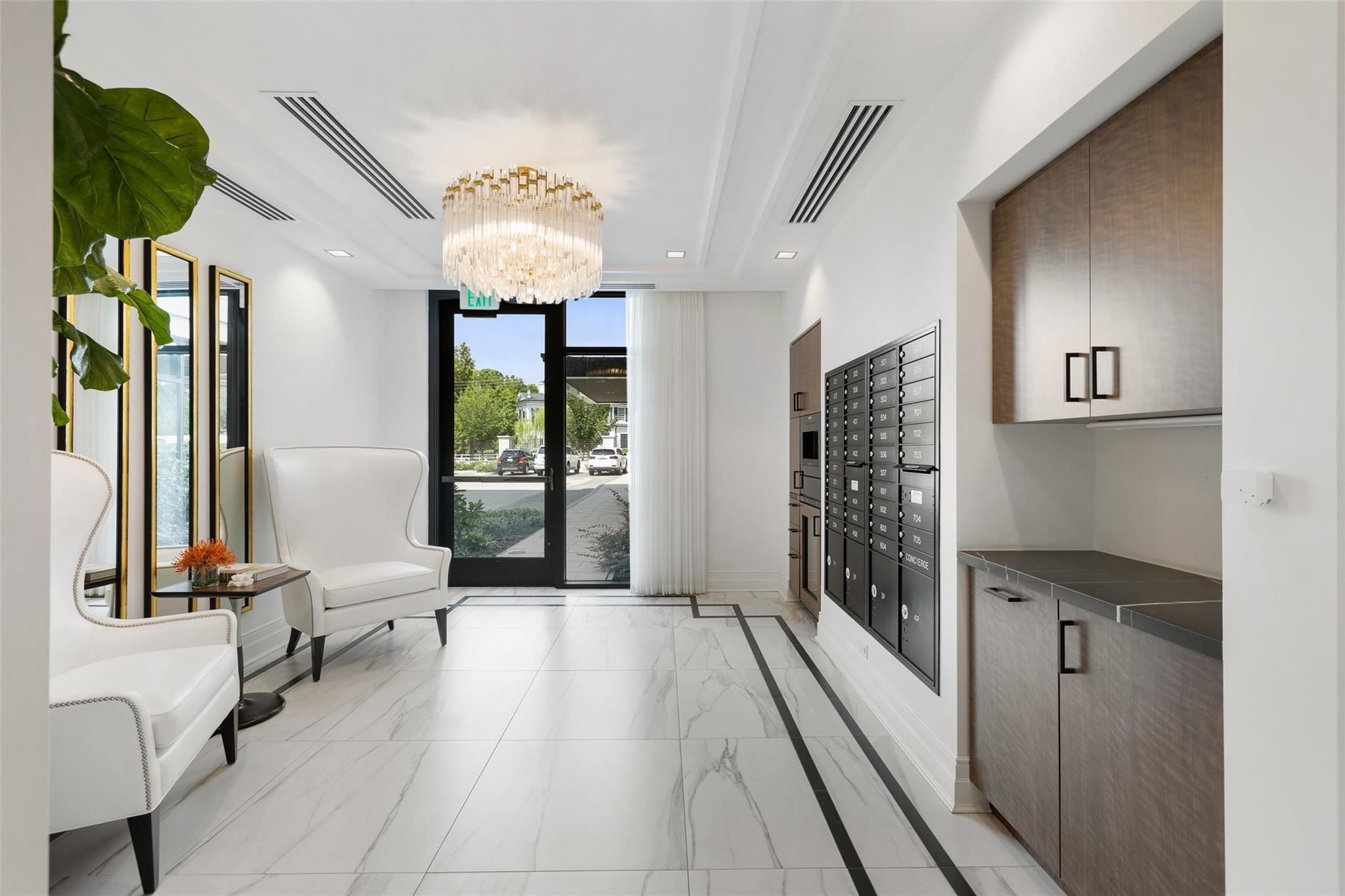 6017 Memorial Drive, Unit 202 Houston, TX 77007 - Photo 35 of 36 A beautiful and tidy mailroom