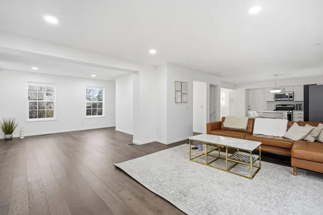 $484,900 | 1673 Parkway Avenue, Shakopee, MN 55379