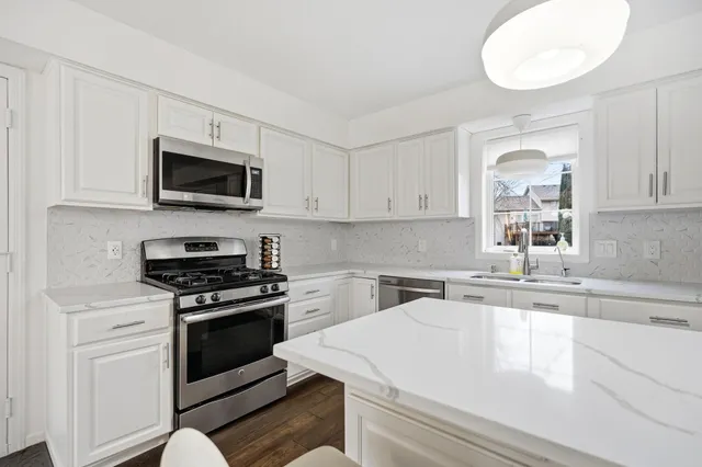 $484,900 | 1673 Parkway Avenue, Shakopee, MN 55379