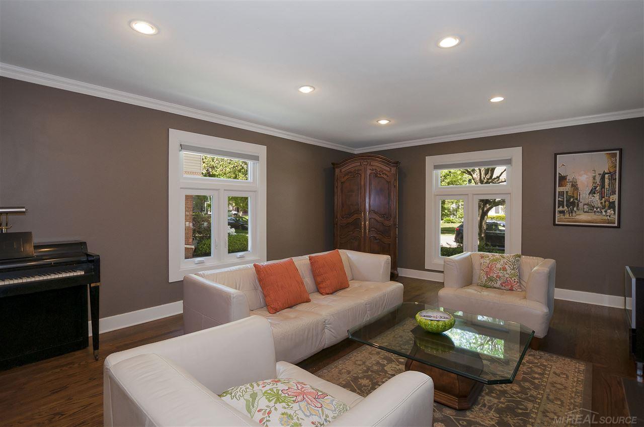 323 Moran Road Grosse Pointe, MI 48236 - Photo 5 of 33 31348932-4.JPG