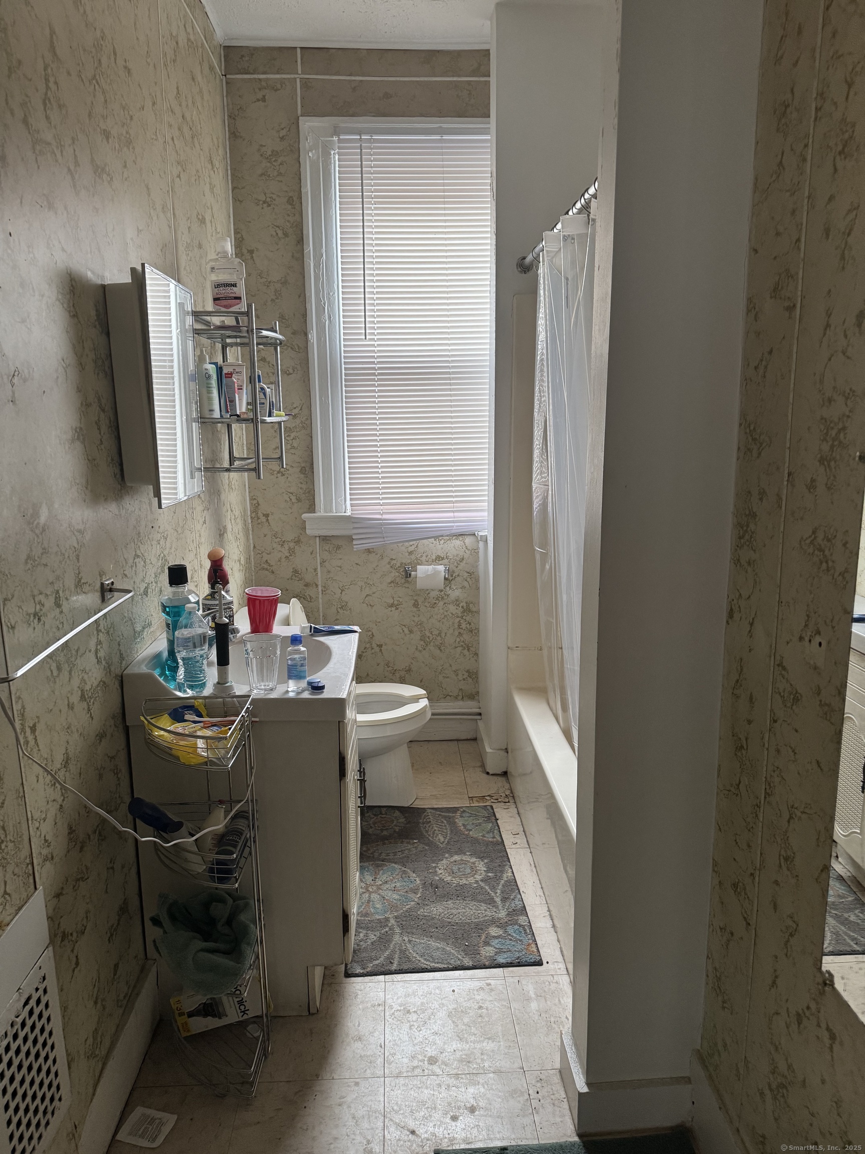 250 Willow Street, Unit 2 New Haven, CT 06511 - Photo 24 of 25 a bathroom with a sink and a mirror