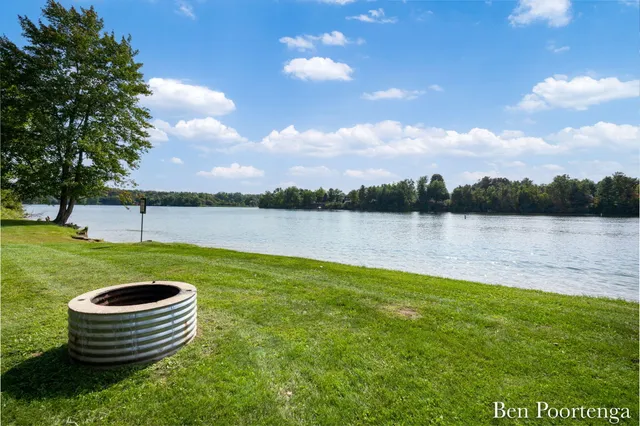 $100,000 | 21919 Hilltop Circle, Stanwood, MI 49346