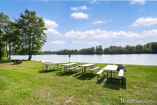 $100,000 | 21919 Hilltop Circle, Stanwood, MI 49346