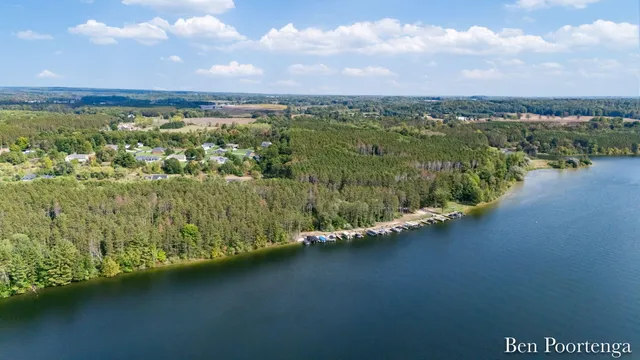 $100,000 | 21919 Hilltop Circle, Stanwood, MI 49346