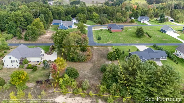 $100,000 | 21919 Hilltop Circle, Stanwood, MI 49346