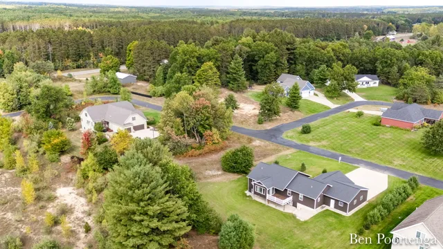 $100,000 | 21919 Hilltop Circle, Stanwood, MI 49346