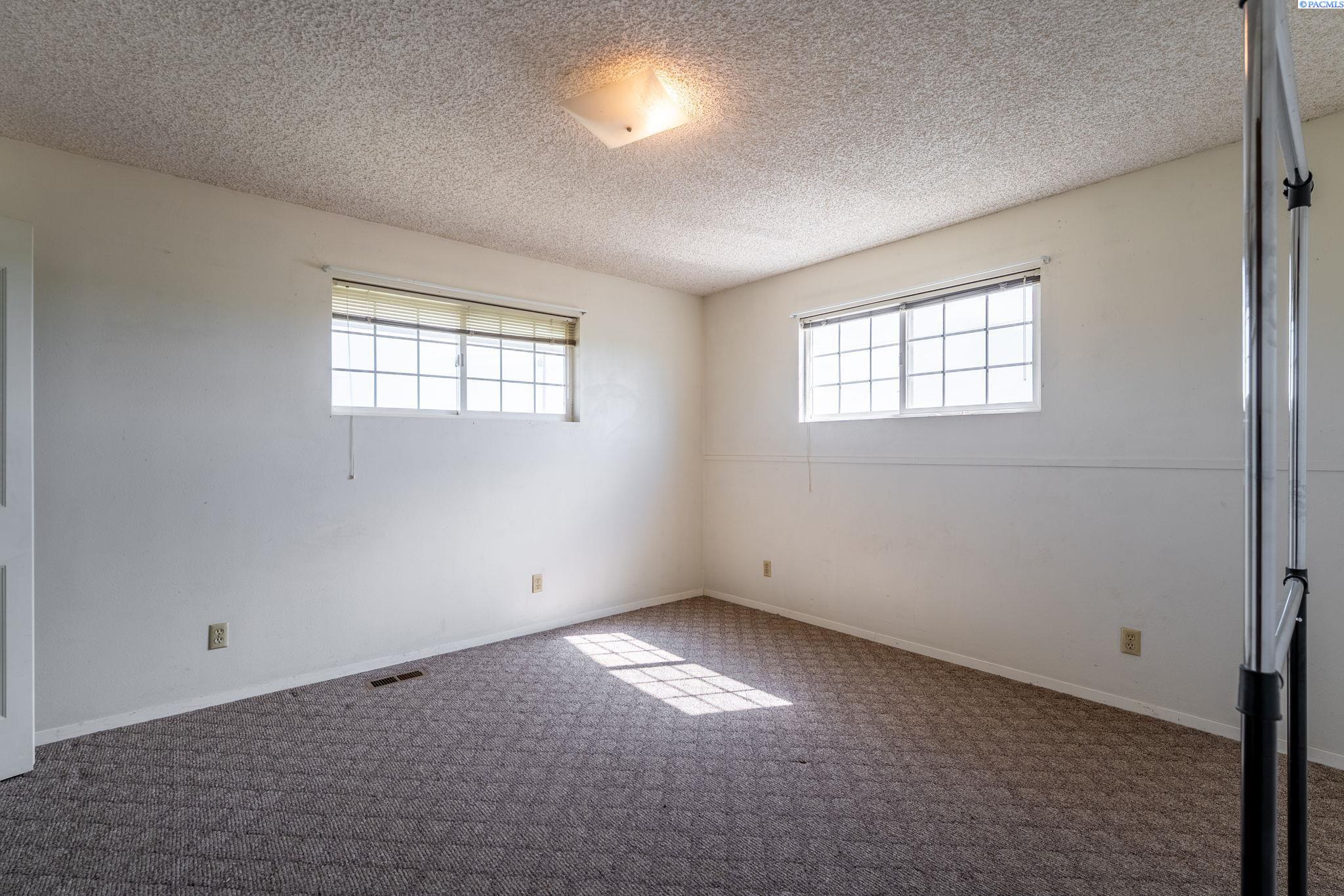 179301 West Hanks Road Grandview, WA 98930 - Photo 15 of 23 Gallery Image 15