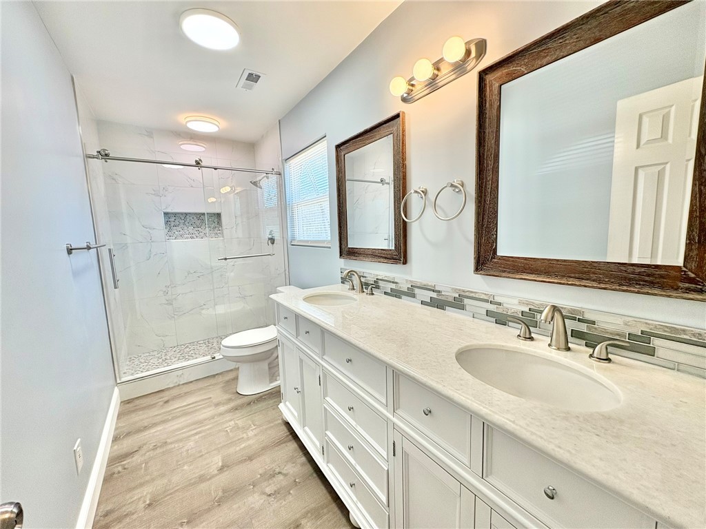 113 Aycock Drive Anderson, SC 29621 - Photo 4 of 20 Master bathroom