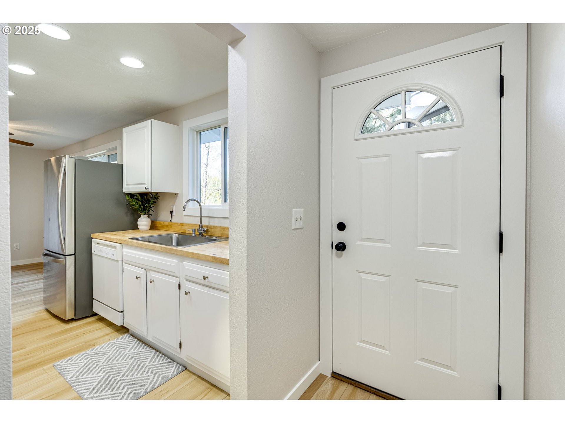15357 South Bradley Road Oregon City, OR 97045 - Photo 5 of 42