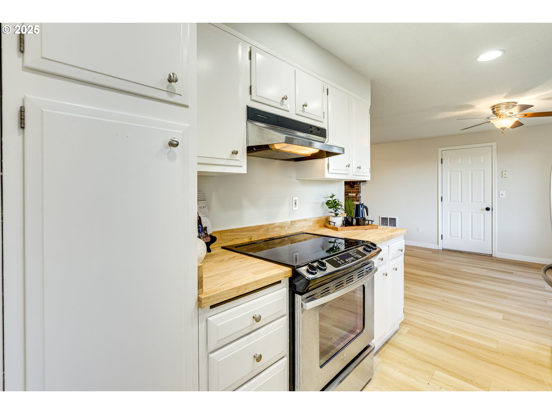 15357 South Bradley Road Oregon City, OR 97045 - Photo 8 of 42
