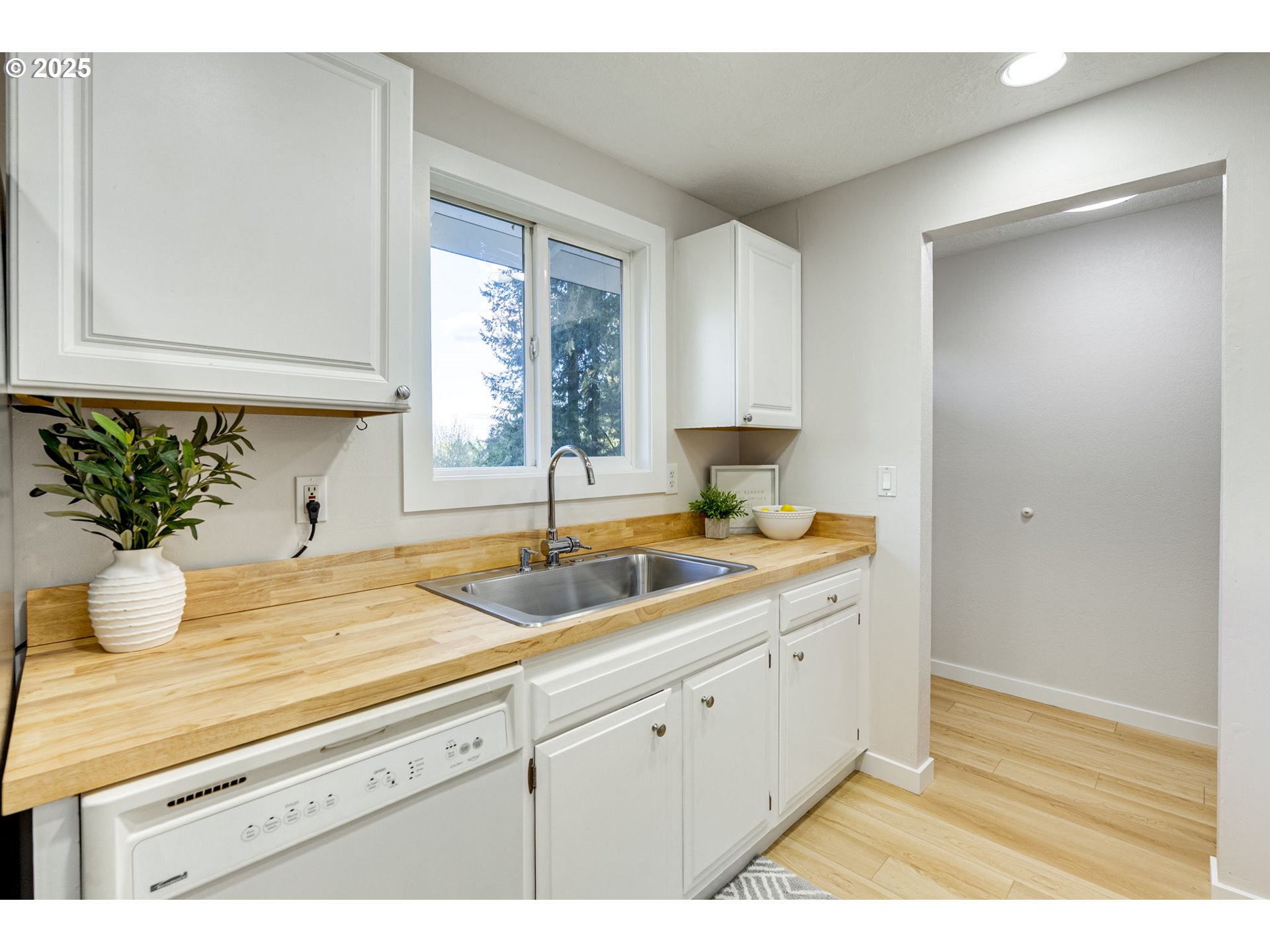 15357 South Bradley Road Oregon City, OR 97045 - Photo 9 of 42