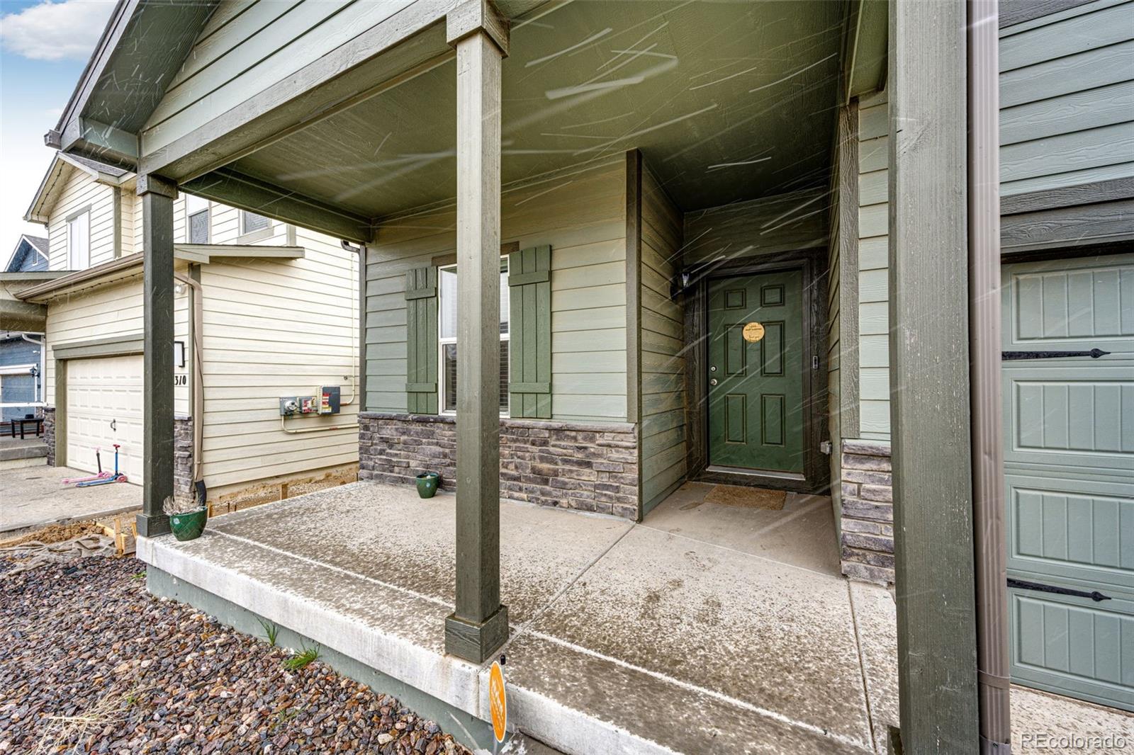 316 Maple Street Bennett, CO 80102 - Photo 4 of 26