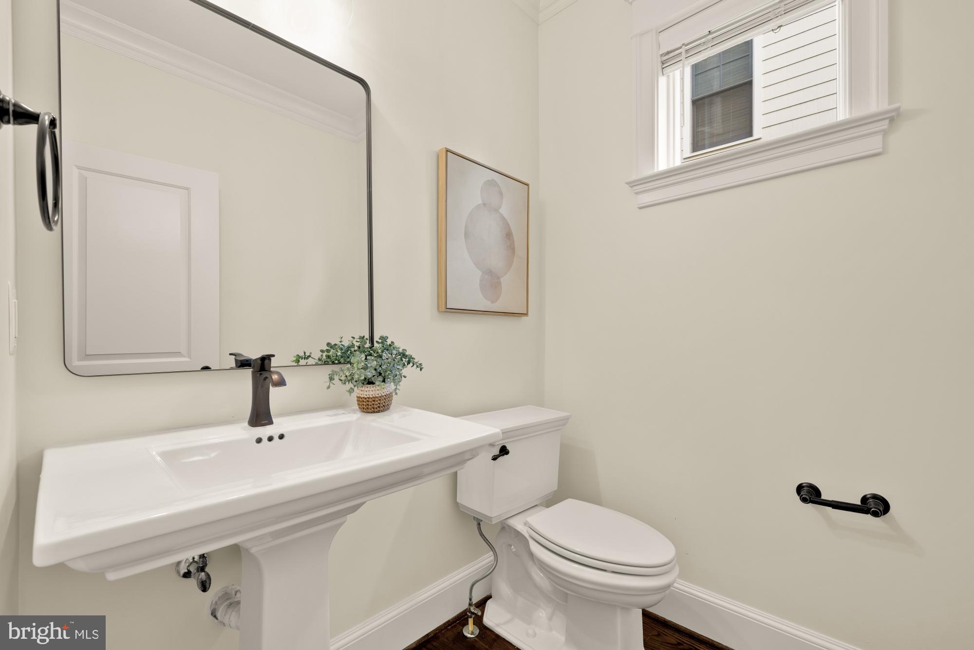 4609 Glenbrook Parkway Bethesda, MD 20814 - Photo 23 of 62 a bathroom with a sink toilet and a mirror