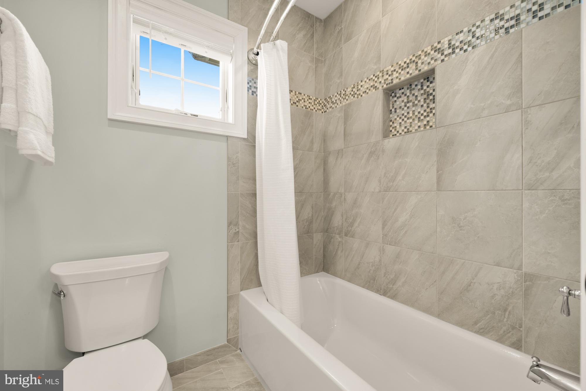 4609 Glenbrook Parkway Bethesda, MD 20814 - Photo 40 of 62 a bathroom with a toilet and a bathtub