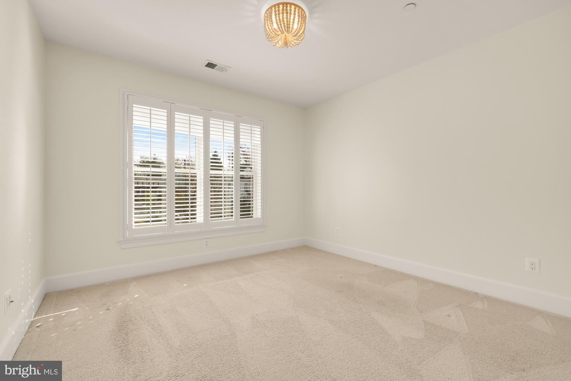 4609 Glenbrook Parkway Bethesda, MD 20814 - Photo 43 of 62 a view of an empty room with a window