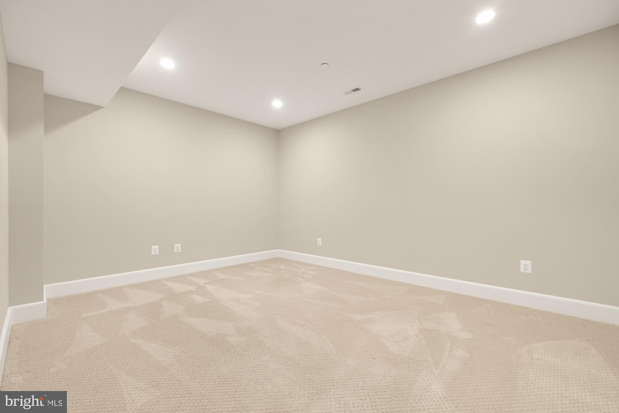 4609 Glenbrook Parkway Bethesda, MD 20814 - Photo 55 of 62 a view of an empty room