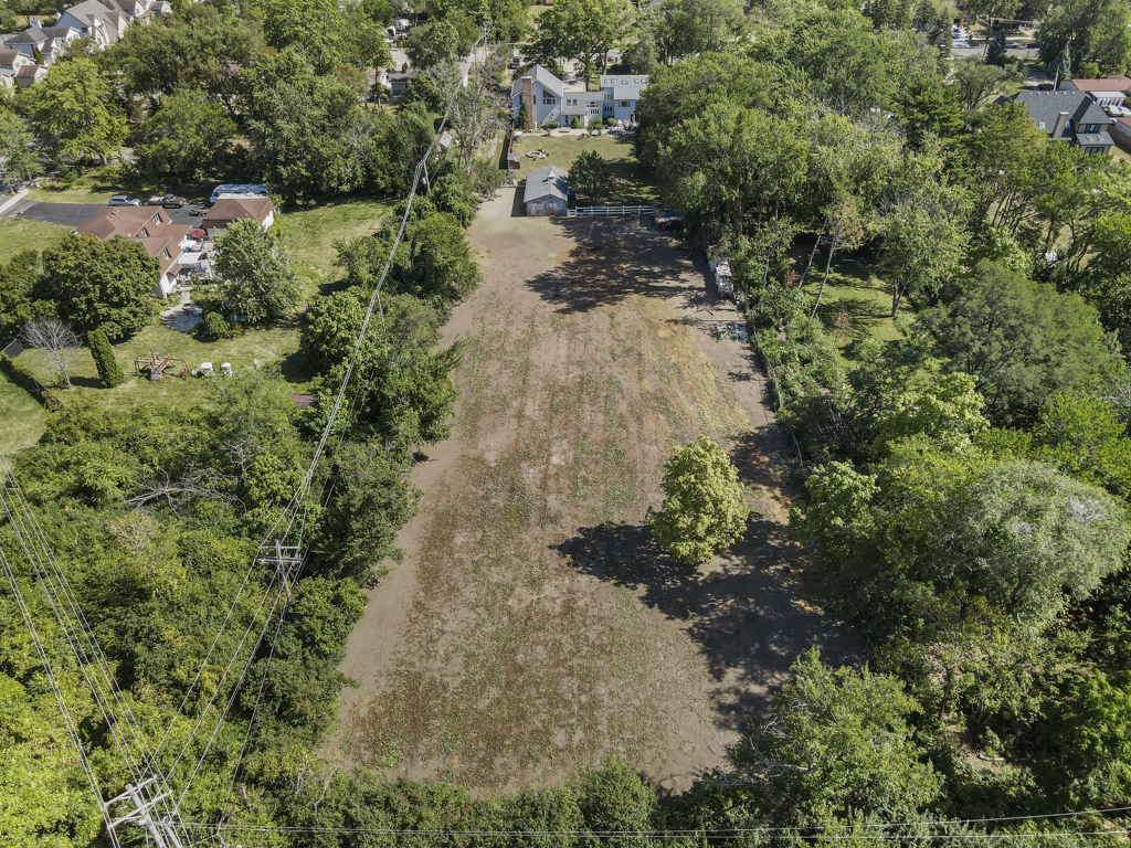 2-n584 Ardmore Avenue Addison, IL 60101 - Photo 30 of 33 a view of a garden with plants