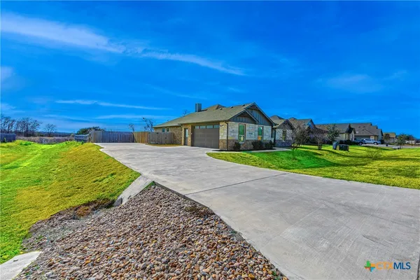a view of an outdoor space with a house