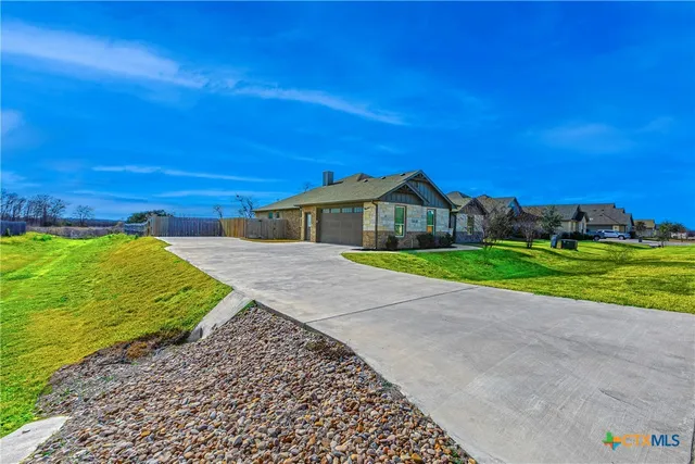 a view of an outdoor space with a house