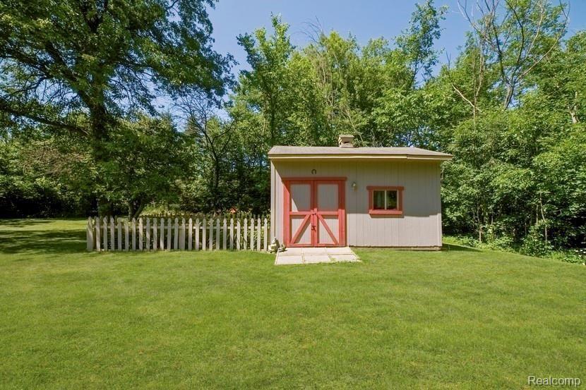 2968 Texter Road Leonard, MI 48367 - Photo 34 of 38