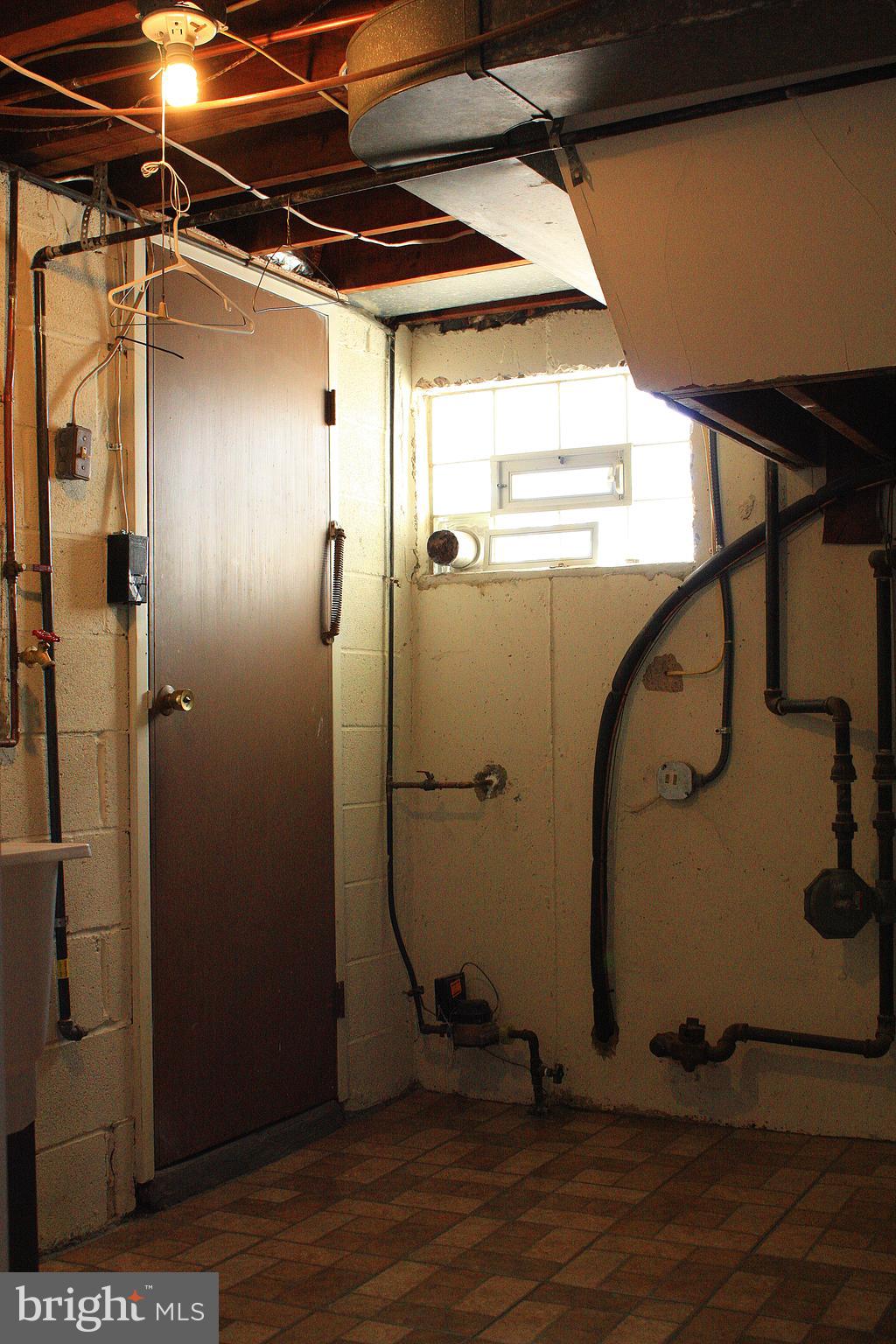 3315 Belgreen Road Philadelphia, PA 19154 - Photo 28 of 32 Laundry Area