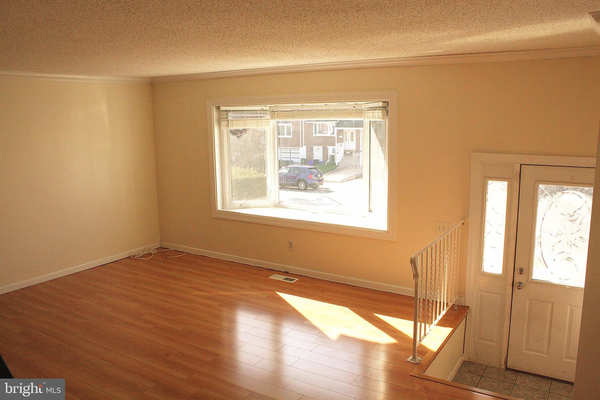 3315 Belgreen Road Philadelphia, PA 19154 - Photo 4 of 32 Living Room