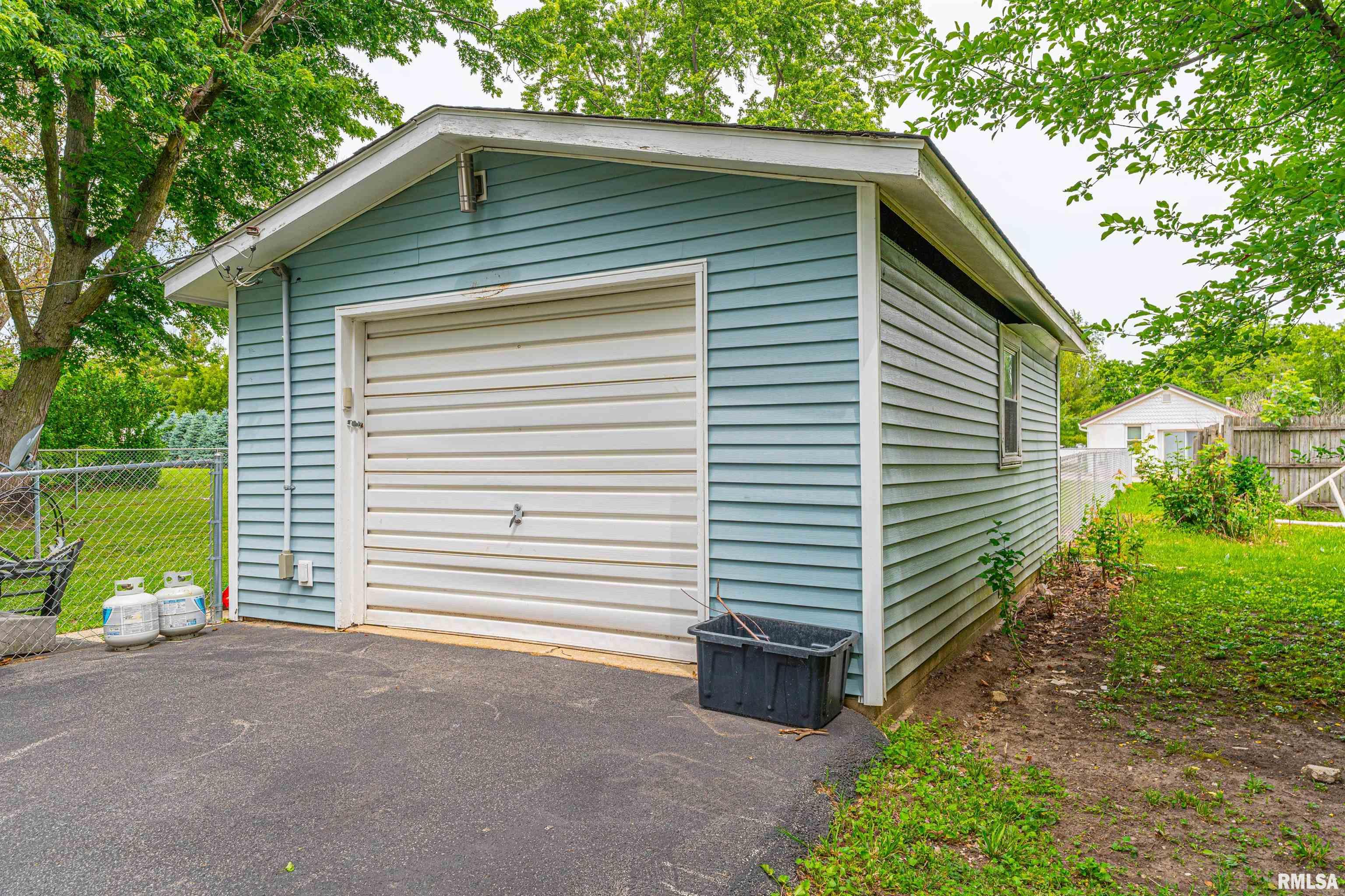 264 East Main Street Warrensburg, IL 62573 - Photo 21 of 24