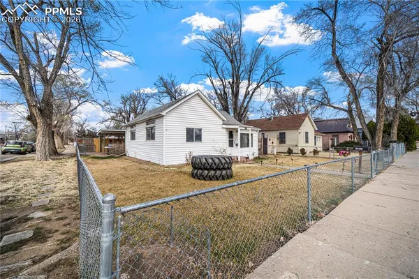 a view of house with outdoor seating