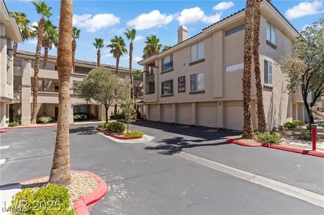 $1,200 | 7143 South Durango Drive, Unit 305, Las Vegas, NV 89113