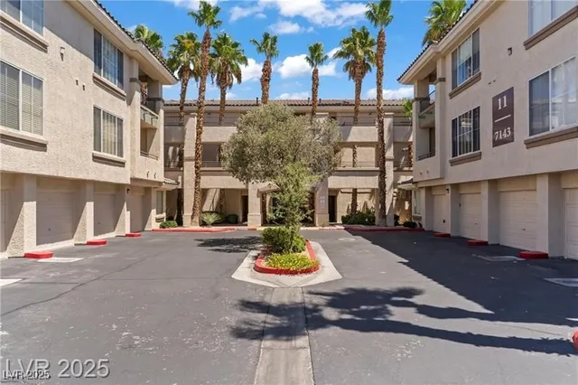 $1,200 | 7143 South Durango Drive, Unit 305, Las Vegas, NV 89113