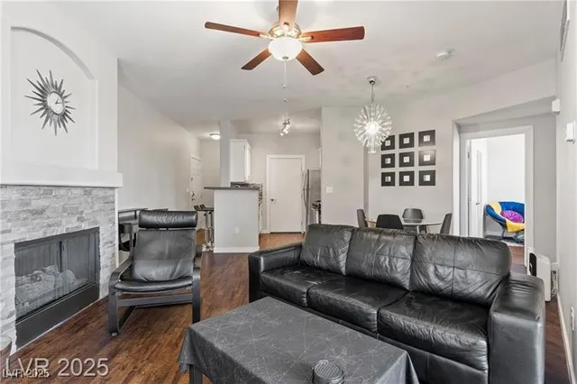$1,200 | 7143 South Durango Drive, Unit 305, Las Vegas, NV 89113