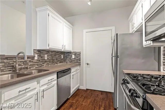 $1,200 | 7143 South Durango Drive, Unit 305, Las Vegas, NV 89113