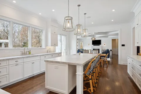 72 Birchwood Lane, Bridgehampton, NY 11932