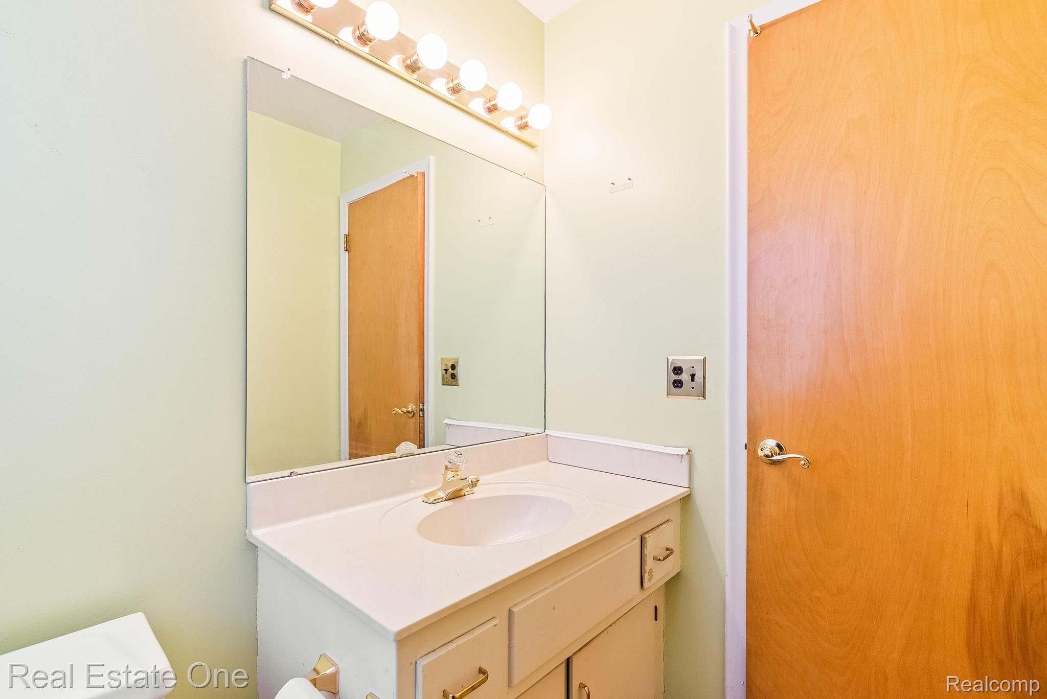 23125 Meadowbrook Road Novi, MI 48375 - Photo 37 of 49 Gallery Image 37