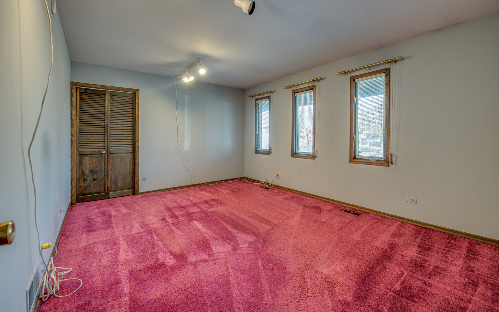 14400 Shepard Drive Dolton, IL 60419 - Photo 18 of 55 a view of an empty room with a window