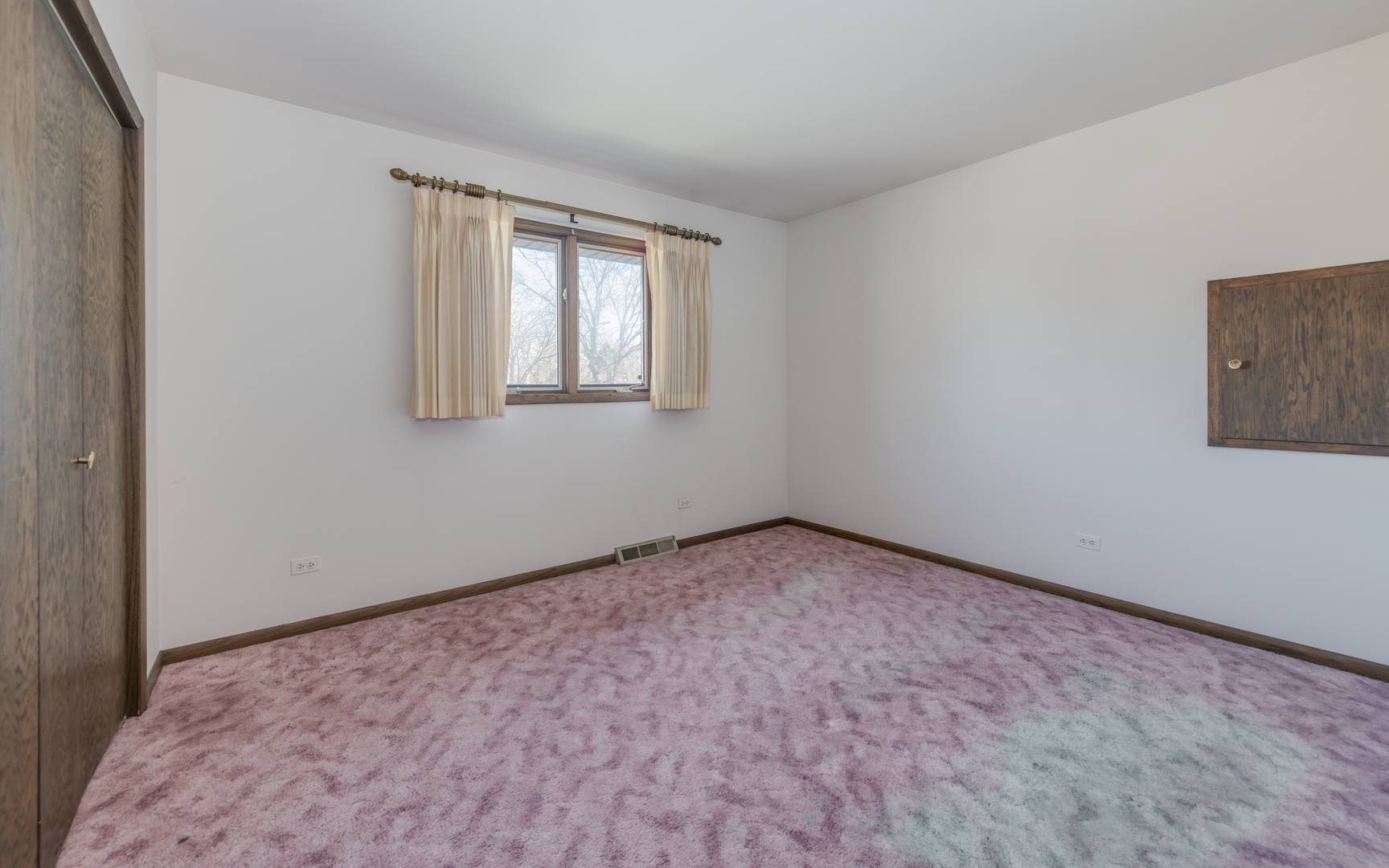 14400 Shepard Drive Dolton, IL 60419 - Photo 24 of 55 a view of an empty room with a window