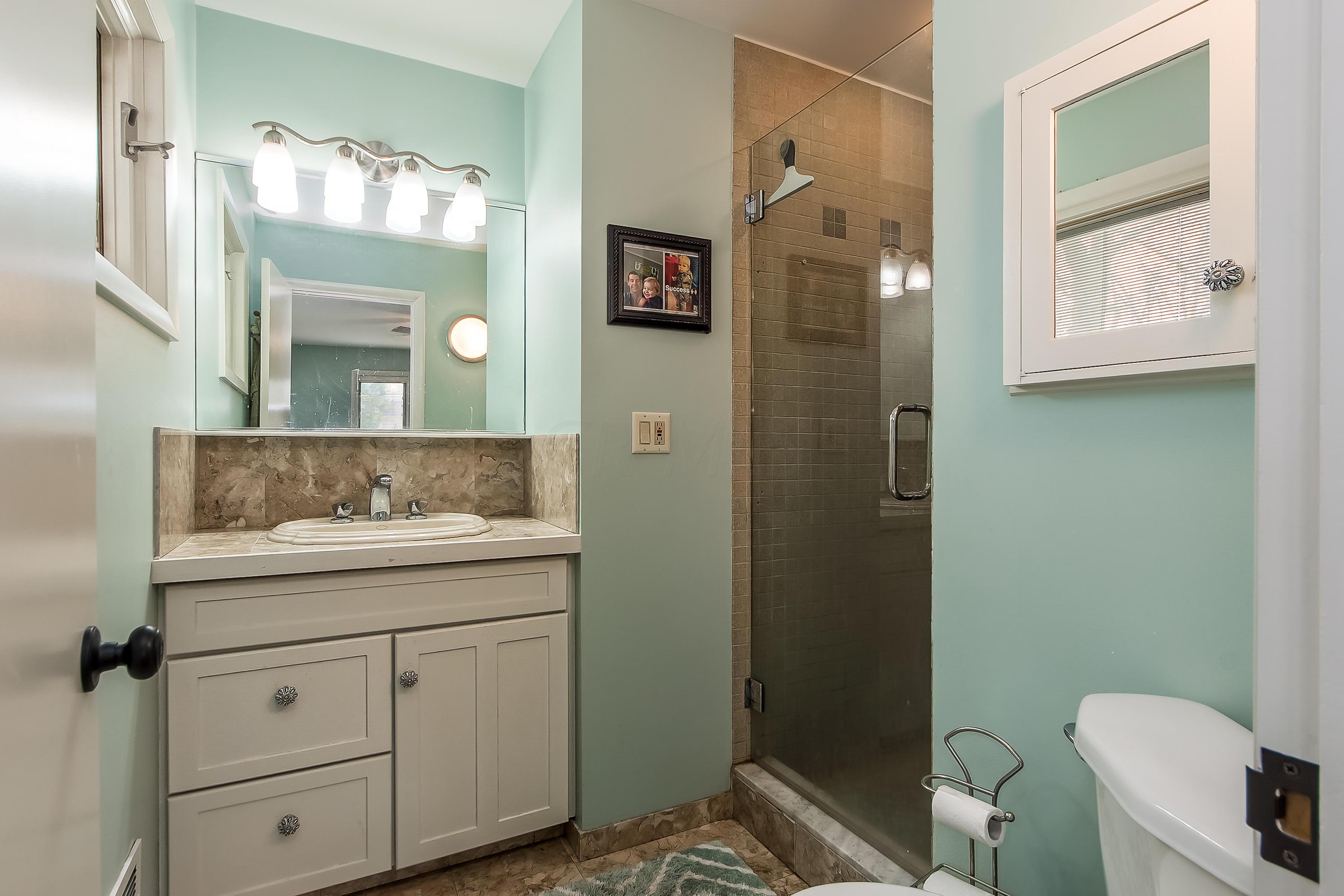 3868 Chevington Road Columbus, OH 43220 - Photo 18 of 32