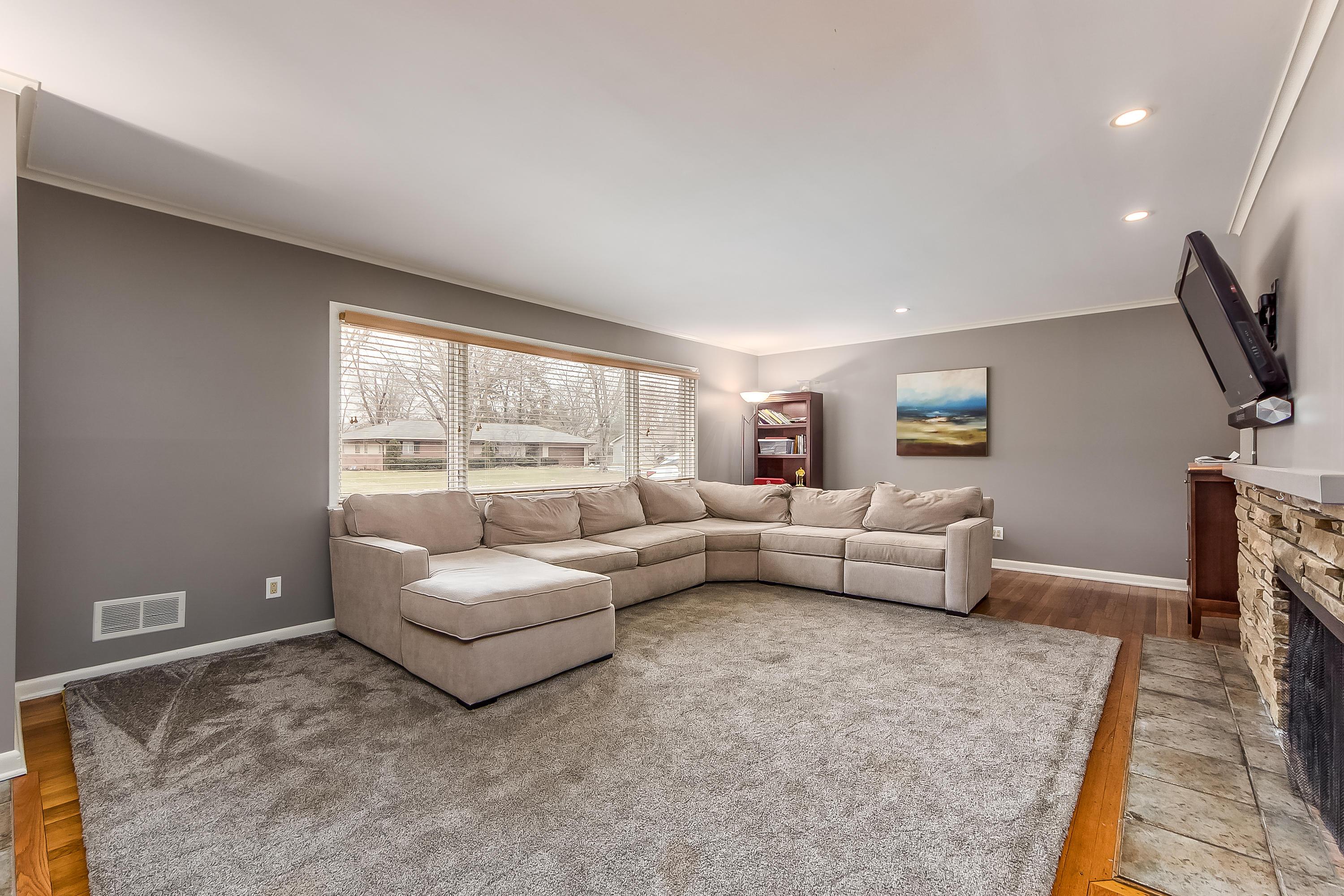 3868 Chevington Road Columbus, OH 43220 - Photo 5 of 32