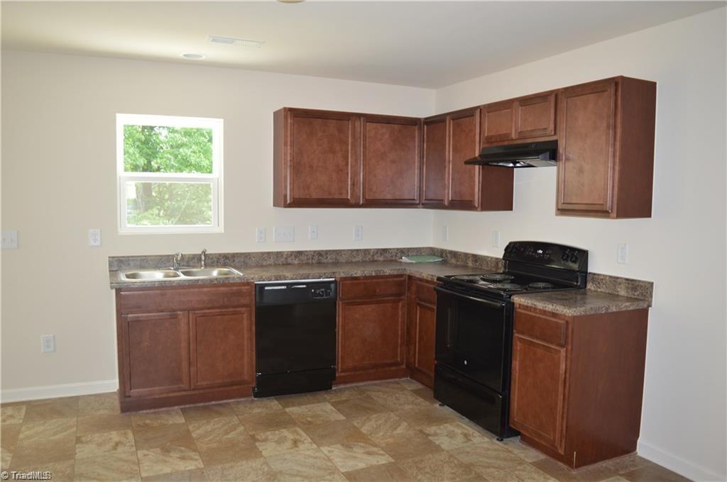 425 Sandybrooke Drive High Point, NC 27265 - Photo 7 of 22
